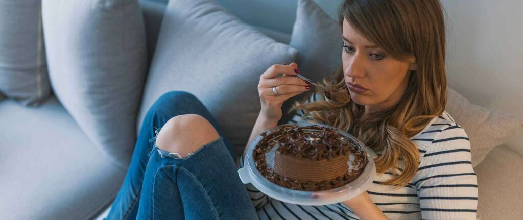 Emotional eating habits: Understanding triggers and managing emotional food cravings.